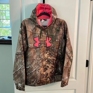 Women’s Under Armour Realtree camo sweatshirt Size L Excellent condition